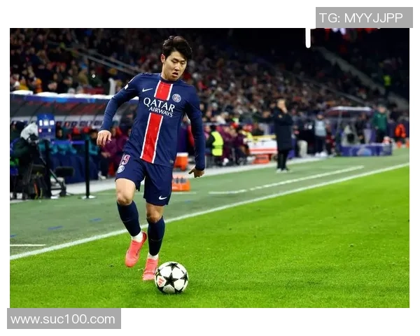 曼联与巴黎上半场激战回顾球员表现与战术分析全景呈现